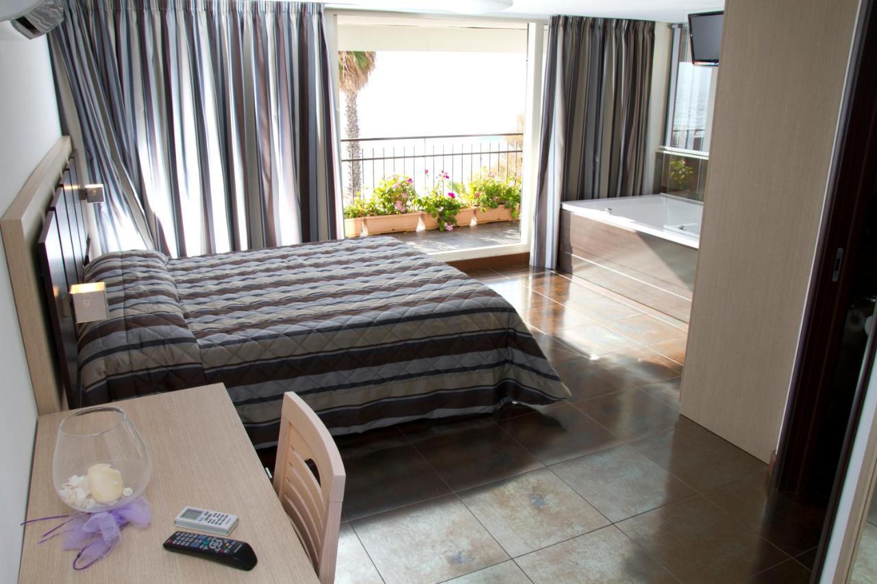 Hotel Ristorante Centosedici Terracina Bilik gambar